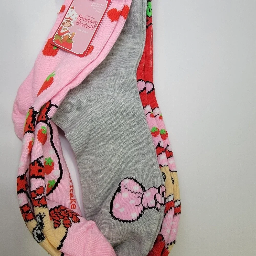 Strawberry Shortcake MID CREW Socks 3 pairs sizes‎ 4-10 Valentine Themed Hearts
